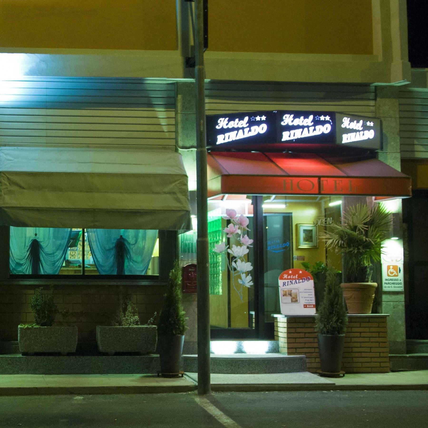 בורגומאנרו Hotel & Apartments Rinaldo מראה חיצוני תמונה
